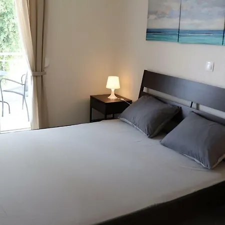 Crystal Maisonette 1 *